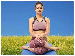 Watch shilpa shetty as she demonstrates the various yogic postures, breathing techniques and asanas. Shilpa Shetty S Easy Yoga And Diet Tips To Lose Weight The Times Of India
