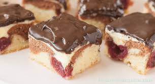 Donauwelle Ist Ein Kostlicher Klassiker Aus Unserem Donauwellen Rezept Mit Pudding Buttercreme Und Kirschen Lasst Sich Auch Sc Backen Kuchen Und Torten Kuchen