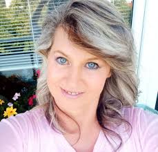 Jmenuji se Petra je mi 43 a mám tři krásné děti. Jsem z Prostějova a hledám  někoho, skym by se dal trávit čas. Nechci být sama nemám ráda nudu a stále  něco