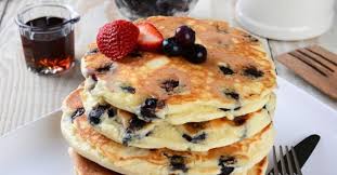 Recette De Pancakes Au Yaourt Et Myrtilles Legers Recette Pancakes Yaourt Recette Recette Pancakes
