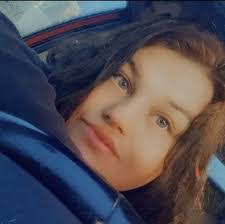 Kara Beavers's Instagram, Twitter & Facebook