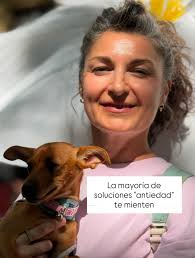 Te están mintiendo. Nos han hecho creer que un par de masajes faciales lo  resuelven todo. Pero, ¿has notado que tu rostro sigue sin reflejar tu  energía? La flacidez y el tono