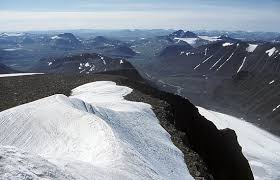 It is named after the massif of the same name, which has some of sweden's highest mountain peaks (sydtoppen and nordtoppen). Datei Kebnekaise View From Sydtoppen Jpg Wikipedia