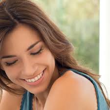 10 Clear Signs That A Woman Likes You