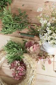 Diy Hortensienkranz Selber Machen Kranz Aus Hortensien Wachsblumen Pistazie Binden Kranzen Herbst Herbstkranz Hortensienkranz Herbstkranz Wachsende Blumen