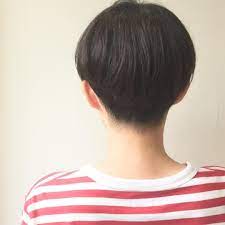 ころんっとしたうしろ姿がたまらないっ かわいすぎて enrubanne enrubanne shohata enrubanne okayama 岡山美容院 マッシュショート 刈り上げ女子 刈り上げ ころんとシルエット 黒髪 おし ヘアスタイリング マッシュショート 刈り上げ女子