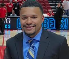 Ok, I will stop posting now-- but this has been so much fun researching  Fort Wayne TV/Radio personalities from my youth. Here is one more. Remember  Len Davis from WGL? "From 1949