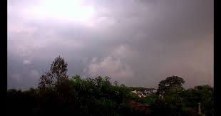 Paling Populer 14 Gambar Awan Hujan Petir Awan Hujan Bintang Bulan Pelangi Angin Tornado Puting Beliung Gerhana Bulan Dan Binta Gambar Awan Awan Badai Langit