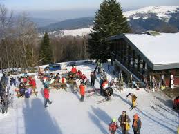 Les chiens d'attelage tirent généralement des traîneaux sur la neige au moyen de harnais et de l. Station De Ski Du Schnepfenried Sondernach Visit Alsace Station De Ski Alsace Tourisme Alsace En Hiver