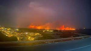 Incendi causati da temperature elevate e venti un devastante rogo è divampato nella tarda mattinata di sabato 24 luglio nelle campagne oristanensi, tra bonar. 9q Uith0fvwejm