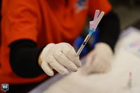 Dat geldt bijvoorbeeld voor groepen die via de reguliere kanalen moeilijk te bereiken zijn voor een tweede vaccinatie. de minister liet vanmiddag weten dat janssen nog wel wordt ingezet voor. Corona Vaccin Janssen Voor Specifieke Groepen Mensen Ingezet