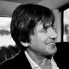 His mother is the singer, songwriter, guitarist françoise hardy; Thomas Dutronc Spotify