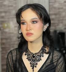 Donna Camille's Instagram, Twitter & Facebook