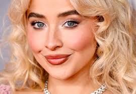 Robyn's Song "Honey" Was Finally Released In Its Entirety After Being  Teased In A 'Girls' Episode