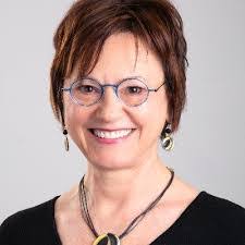 Liz Kellogg's Instagram, Twitter & Facebook