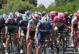 Les coureurs vont souffrir le vendredi 27 juillet pour la dernière étape de montagne du tour de france 2018. Datei Pecquencourt Tour De France Etape 9 15 Juillet 2018 B15 Jpg Wikipedia