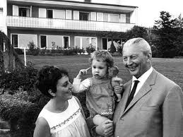 Man merkte annalena baerbock in jeder phase an, daß sie schwer an ihrer verpatzten führungsrolle und den sie dann begleitenden fehlern. Annalena Baerbock Die Mit Den Grunen Tanzt Politik Nordbayern