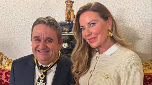 O que faz Lenka da Silva para estar em forma aos quase 50 anos? Famosa  assistente de Fernando Mendes em 'O Preço Certo' revela o segredo -  Estrelas - TVGUIA