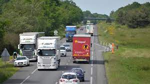 Reliant la paz (5000 m à la cumbre, départ de la route) et coroico (1500 m, arrivée), c'était une des routes les plus dangereuses du monde en raison de la route elle même mais et peut être encore plus à cause du. La Rcea Route De La Mort Dossier France Bleu