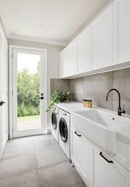This spacious laundry room offers large picture windows framing lakeside views. 39 Minimalist Laundry Room Decoration Ideas Decoarchi Com Mudroom Laundry Room Dream Laundry Room Laundry Room Renovation