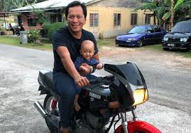 Ajak shiro lancar single terbaharu yang mano tampil menari bersama anak. Shahrol Shiro Tak Kesal Tinggalkan Karier Untuk Balik Kampung Hiburan Mstar