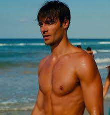 He is an actor and producer, known for monte carlo (2011), walking on sunshine (2014) and the lizzie mcguire movie (2003). Giulio Berruti Giulio Berruti Walking On Sunshine Muscular Boys