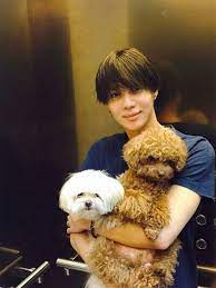 150718 Taemin With His Dogs Adam And Eve Unlu Fotograflari Unluler Kopek