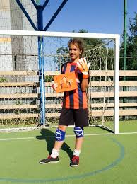 Кроме него, нормально смотрелись коля матвиенко, уроженец крыма. Fc Shakhtar Donetsk Twitterren Andrej Pyatov Podaril 43 Komplekta Vratarskih Perchatok Nike Vsem Golkiperam Proekta Davaj Igraj Deti Poluchat Perchatki V Eksklyuzivnyh Brendirovannyh Korobkah S Avtografom Vratarya Shahtera I Sbornoj Ukrainy Https