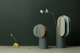 Vase Gabo Cs9 En Laiton Et Acier Peint Au Design Contemporain Par Kateryna Sokolova X Noom Design Contemporain Vase Deco Vase Design