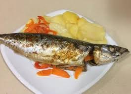 Lo sgombro al cartoccio è un secondo piatto di pesce genuino e profumato, realizzato con tante gustose verdure estive e primaverili. Sgombro Al Cartoccio In Forno Secondo La Ricetta Passo Passo With Con Foto