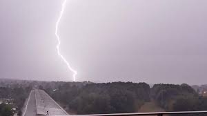 Det er både fascinerende og frygtindgydende, når vejret slår gnister og kaster med lyn. Stormen Johanne Ruskede Danmark Sn Dk Sjaelland