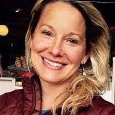 Lisa Lenzi's Instagram, Twitter & Facebook