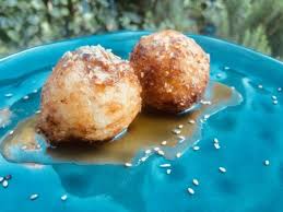 Knusprige Reisballchen Mit Kokos Und Frucht Fur Die Ebelskiver Form Grill Rezept Rezepte Grillen Rezepte Lebensmittel Essen