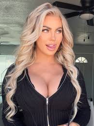 OnlyFans Model in milf - FameRegistry.com