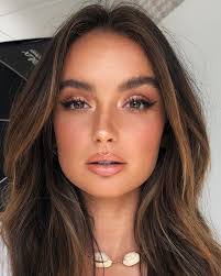 Isabella Quinn's Instagram, Twitter & Facebook