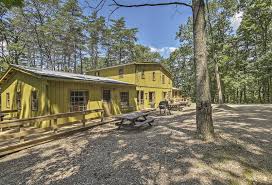 After achieving success in the western tv series rawhide. Aktualisiert 2021 Rustic Clint Eastwood Ranch Apt By Raystown Lake Cottage In Mapleton Depot Tripadvisor