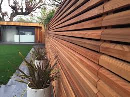 Bagian atas dan bawahnya rata ditutup oeh pagar rumah minimalis ini terlihat kokoh dan memiliki bentuk yang menarik. 7 Desain Pagar Rumah Minimalis Yang Akan Jadi Tren Di 2019 Kumparan Com