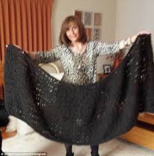 Woman Spins Yarn Made Out Of Pet Fur For Jumpers And Scarves In The Media Women Pets Fur