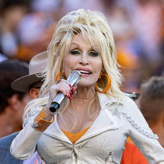 Dolly Parton's Estate in Turmoil After Extortion Accusations - The New York  Times