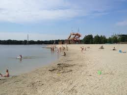 Ligging van vakantiepark beekse bergen de ligging van vakantiepark beekse bergen is ideaal ten opzichte van het safaripark en het victoriameer, beide op loopafstand te bereiken. The Beach At Waterpark Foto Van Beekse Bergen Safari Park Hilvarenbeek Tripadvisor
