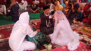 Semasa hidup, gus dur beberapa kali mengisi pengajian di pesantren cilongok. Kh Uci Turtusi Wedding Mamay H Didin Doa Buat Istri Youtube