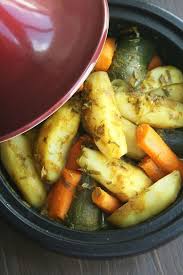 Tajine Berbere Aux Trois Legumes Et 30 Autres Recettes De Tajines Comme La Bas Passion Culinaire By Minouchka Recette Tajine Tajine Tajine Vegetarien