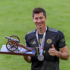 He joins messi, ronaldo and ibrahimovic robert lewandowski. Fc Bayern Munchen Der Topstar Vor Dem Abschied Fussball
