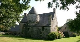 Ancien Manoir De Keramprovost 16e Siecle Vue Generale Nord Ouest Le Manoir Maisons De Pierre Jolie Maison