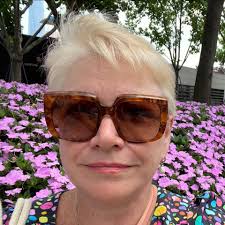 If you don't tip at least 30% you shouldn't be allowed to eat out at a  restaurant.