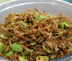 Sambal ikan bilis or ikan bilis sambal (dried anchovies cooked in spicy paste) is synonymous with nasi lemak in malaysia. Sambal Cili Ikan Bilis Petai Informasi Santai