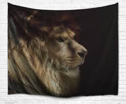 This Realistic Tapestry Wall Hanging Shows Off The King Of The Animals A Proud Majestic Powerful Lion Fabric Wall Hanging Tapestry Wall Hanging Wall Tapestry