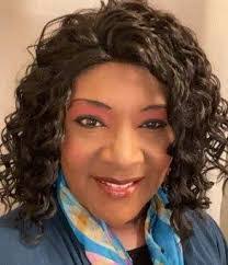 Lisa Moten's Instagram, Twitter & Facebook