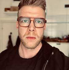 Possibly the coldest line in sport history 😮‍💨 An optimistic move goes  wrong for Valentino Rossi, taking out Casey Stoner at the #SpanishGP in  2011 💥 #MotoGP