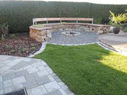 Bildergebnis Fur Eckig Feuerstelle Mit Bank Grillplatz Im Garten Feuerstelle Garten Garten Gestalten